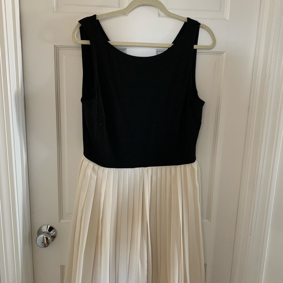 Talbots Elegant Black and White Sleeveless Dress - Picture 2 of 3